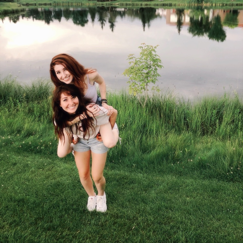 Hi! We’re Sydney and Courtney